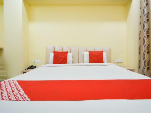 Oyo 70316 Hotel Jay Vee Continental