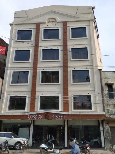 Hotel Treehouse London Street Amritsar