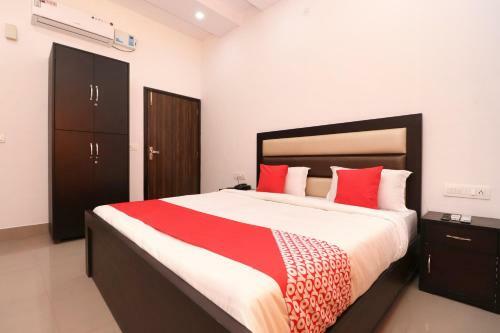 Oyo 23235 Hotel Roopmahal & Restaurant