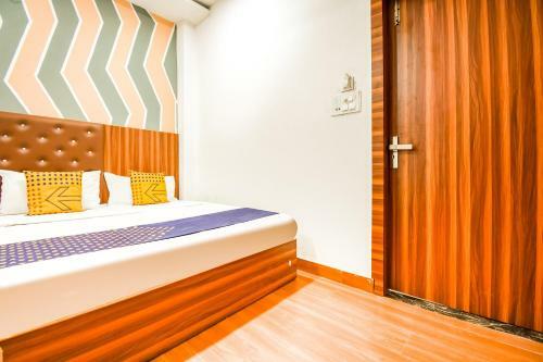 Spot On 64014 Hotel Royal House