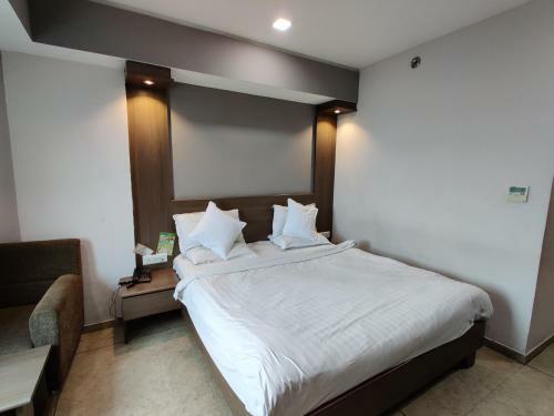 Hotel Pride Biznotel - The Maison Anand