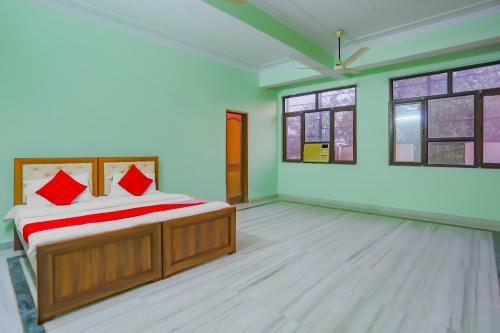Hotel Oyo 75998 Shivani Banquet Hall