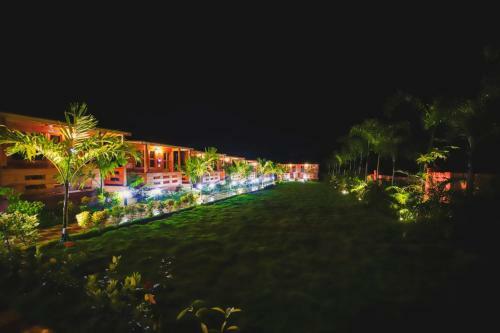 Hotel Grand Vatika Resort