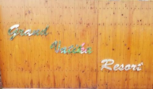 Hotel Grand Vatika Resort