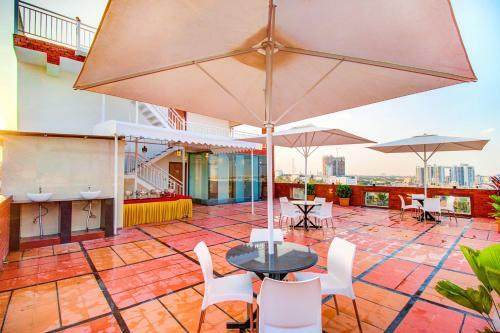 Fabhotel Prime Ivory Pearl II