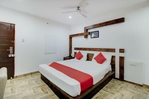 Hotel Oyo 76788 C Square Space