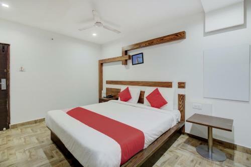 Hotel Oyo 76788 C Square Space
