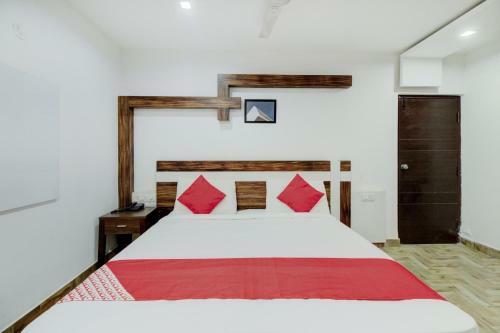 Hotel Oyo 76788 C Square Space