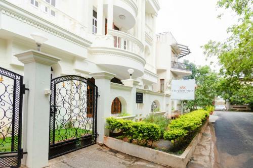 Hostal The White Villa Boutique Stay