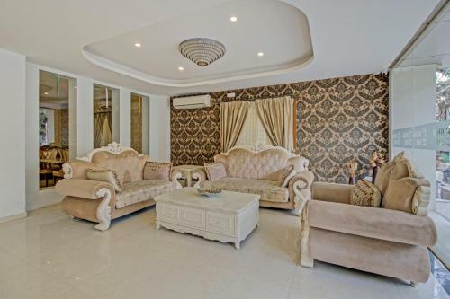 Hotel Capital O 76397 The Premium