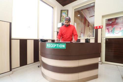 Hotel Oyo 28338 New Life