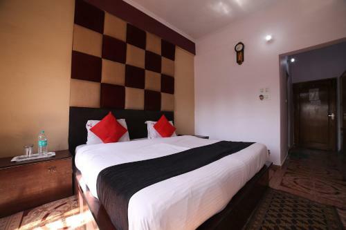 Capital O 38730 Hotel Mansarovar Deluxe