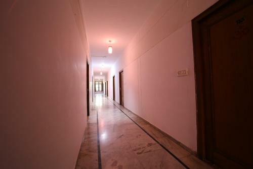 Capital O 38730 Hotel Mansarovar Deluxe