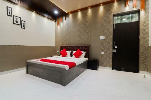 Oyo 60720 Hotel Regal Palace