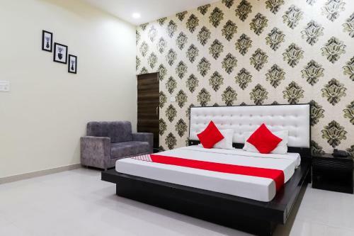 Oyo 60720 Hotel Regal Palace