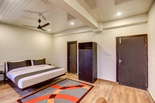 Hotel Collection O 45853 Sr Inn Awas Vikas