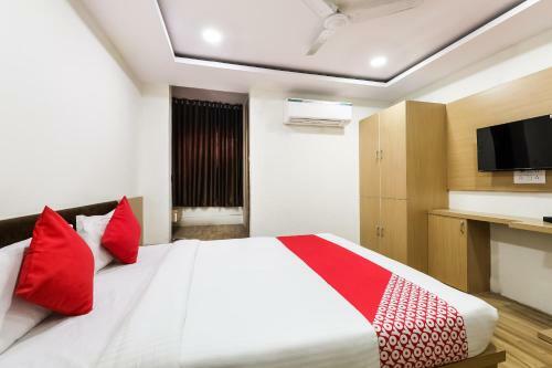 Oyo 68417 Hotel Surbhi