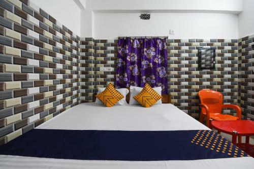 Oyo 74837 Hotel Veer