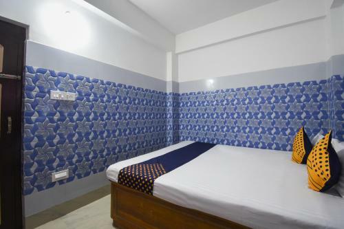 Oyo 74837 Hotel Veer