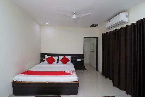 Capital O 30234 Hotel Shri Sai Amrit