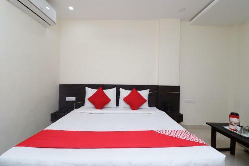 Capital O 30234 Hotel Shri Sai Amrit