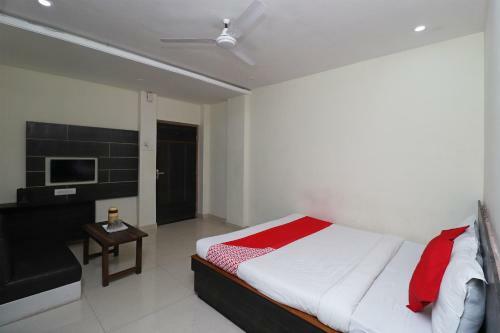 Capital O 30234 Hotel Shri Sai Amrit