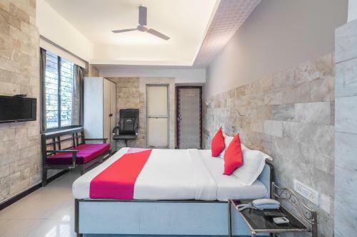 Oyo 71397 Hotel Guru