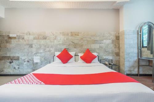 Oyo 71397 Hotel Guru