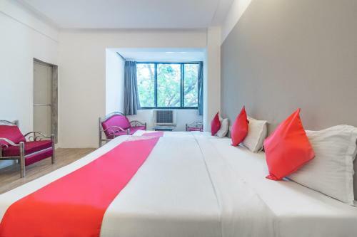 Oyo 71397 Hotel Guru