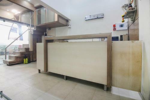 Capital O75414 Hotel Dream Residency