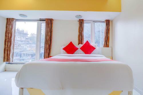 Oyo 71140 Hotel Grand
