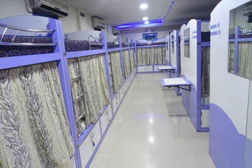 Hotel Real Rest House Dormitory - Andheri East