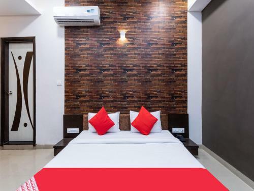Oyo 66785 Hotel Oyster Suites