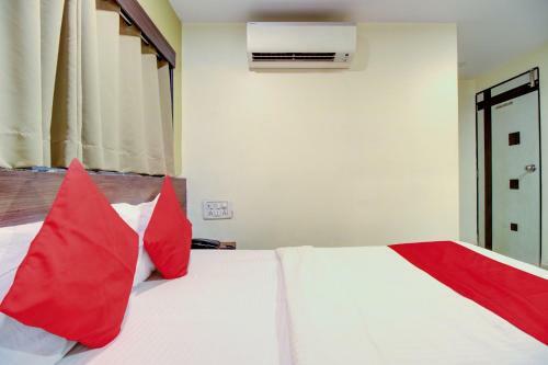 Oyo 77255 Hotel Royal Plaza