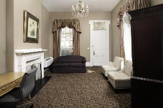 Maison St. Charles Hotel And Suites