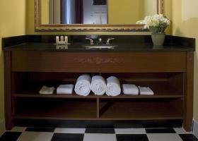 Maison St. Charles Hotel And Suites