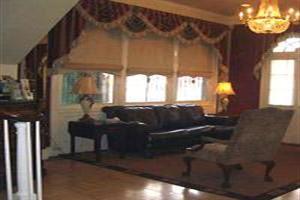 Maison St. Charles Hotel And Suites