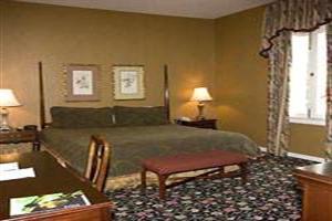Maison St. Charles Hotel And Suites