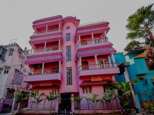 Hotel Oyo 77707 Pink Palace