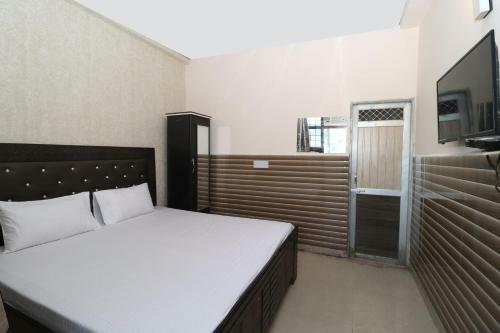 Spot On 37136 Hotel Arya