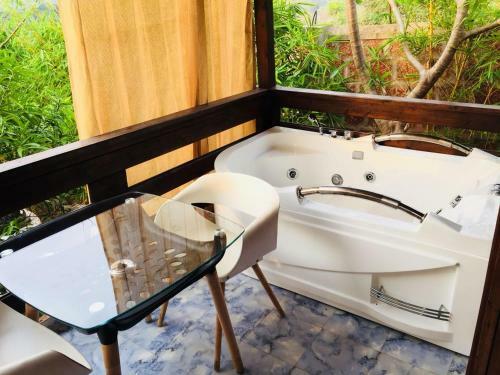 Hotel Rock Forest Cottage Villas With Jacuzzi