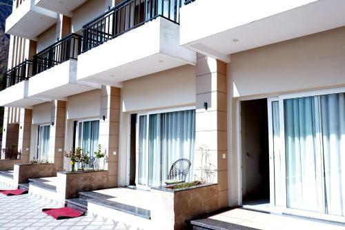 Hotel Royal Suites Chakki Mor