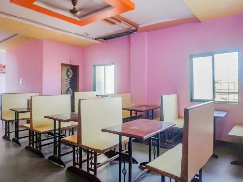 Spot On 79676 Hote Kinara Lodging And Restaurant