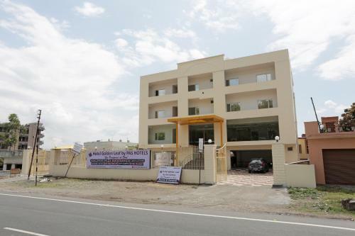 Hotel Capital O 37423 Golden Leaf