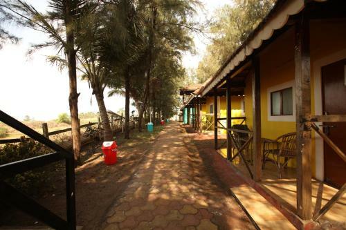 Hotel Morjim Beach Resort