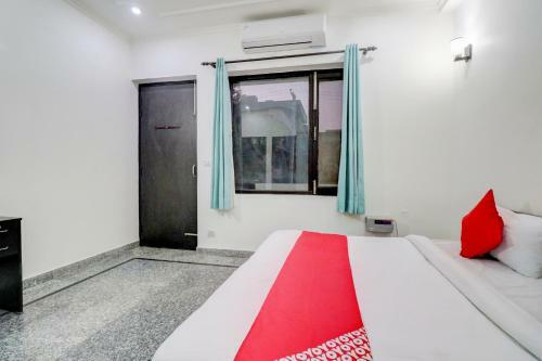 Oyo 79248 Hotel Rising Stay