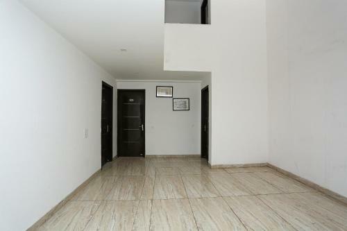 Hotel Oyo 33355 La Rooms