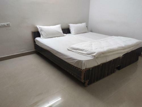 Oyo 79693 Hotel Aig Inn