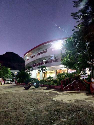 Hotel Golden Resort And Farm
