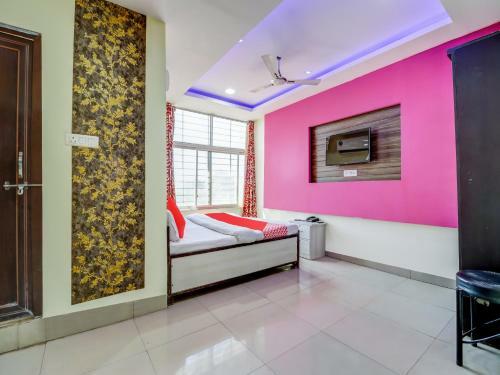 Oyo 79305 Flagship Hotel White House